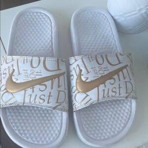 Nike Women's Slippers in White and Gold